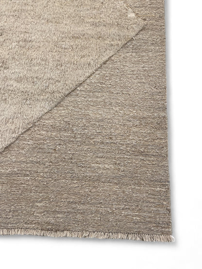 Custom-made hand woven designer rug in Saumak 247x170 cm | Rug# 27000