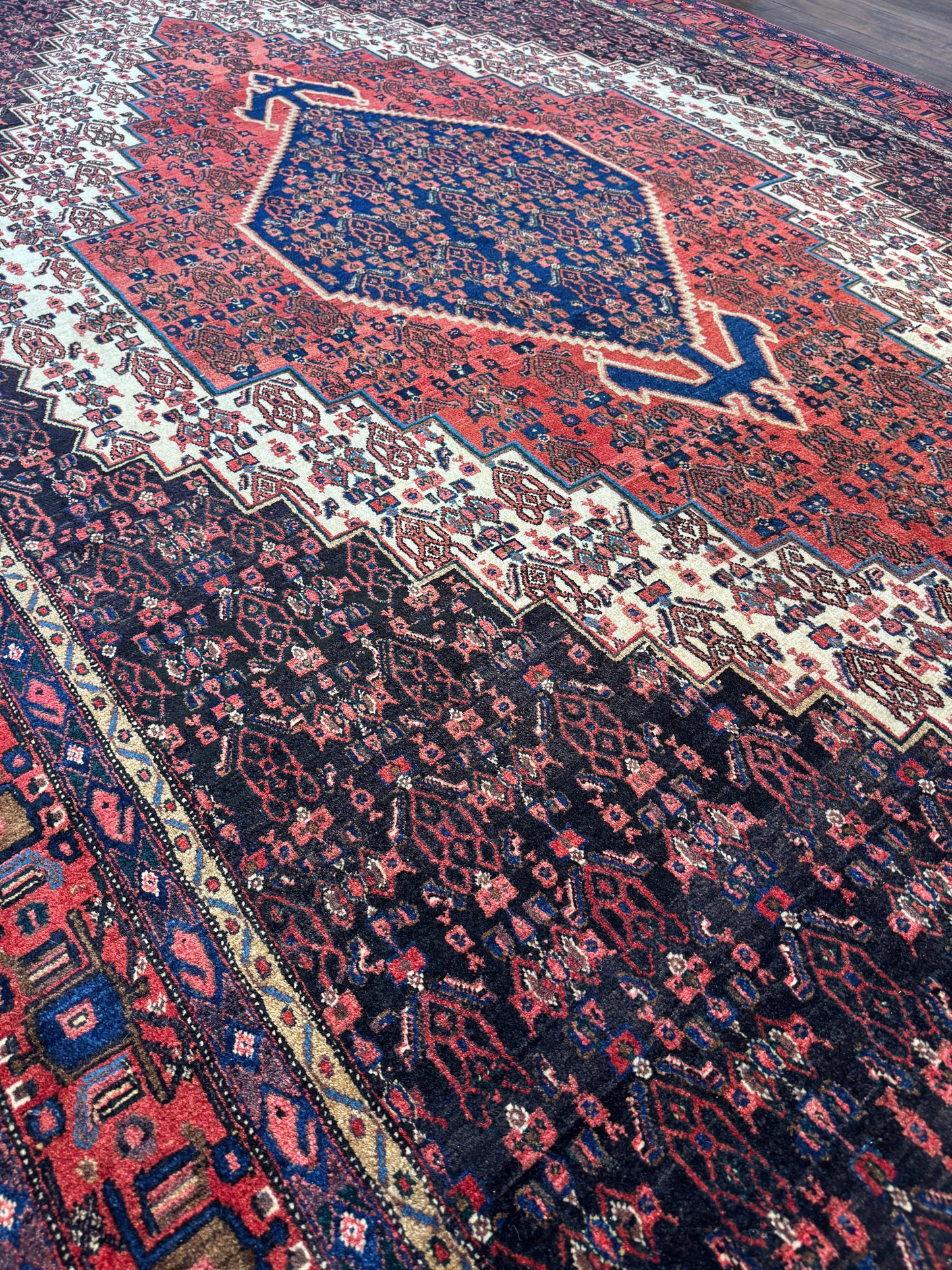 Vintage Senneh, Immaculate condition, rare piece  325x210 cm | Rug# 2845