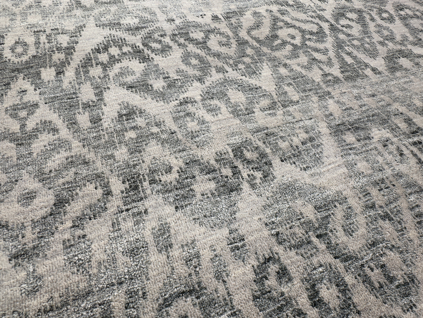 Very fine Agra Modern rug, Ikat design, wool  366x272 cm | Rug# 30739