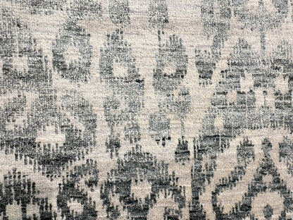 Very fine Agra Modern rug, Ikat design, wool  366x272 cm | Rug# 30739