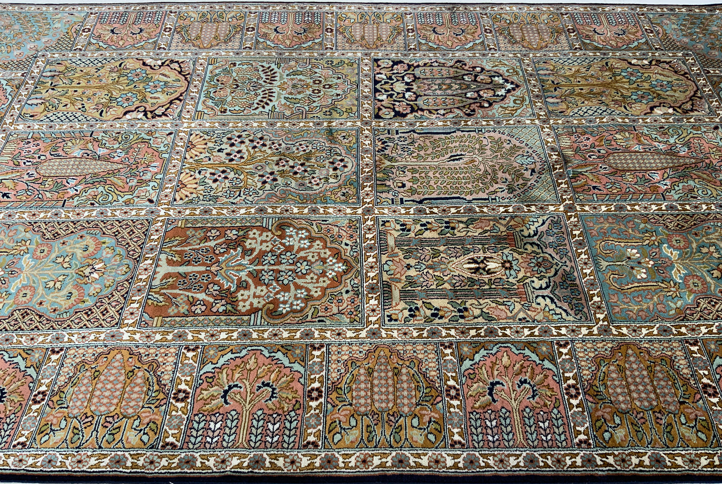 Fine Srinagar, 100% silk pile  Garden design, Kashmir 198x120cm | Rug# 31208