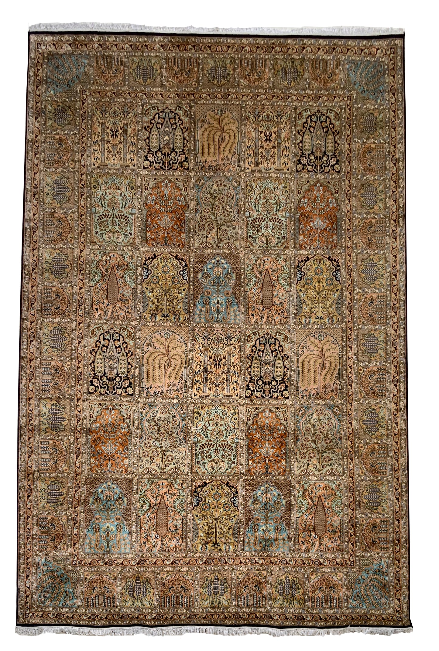 Fine Srinagar, 100% silk pile on a cotton warp  316x219 cm | Rug# 31228