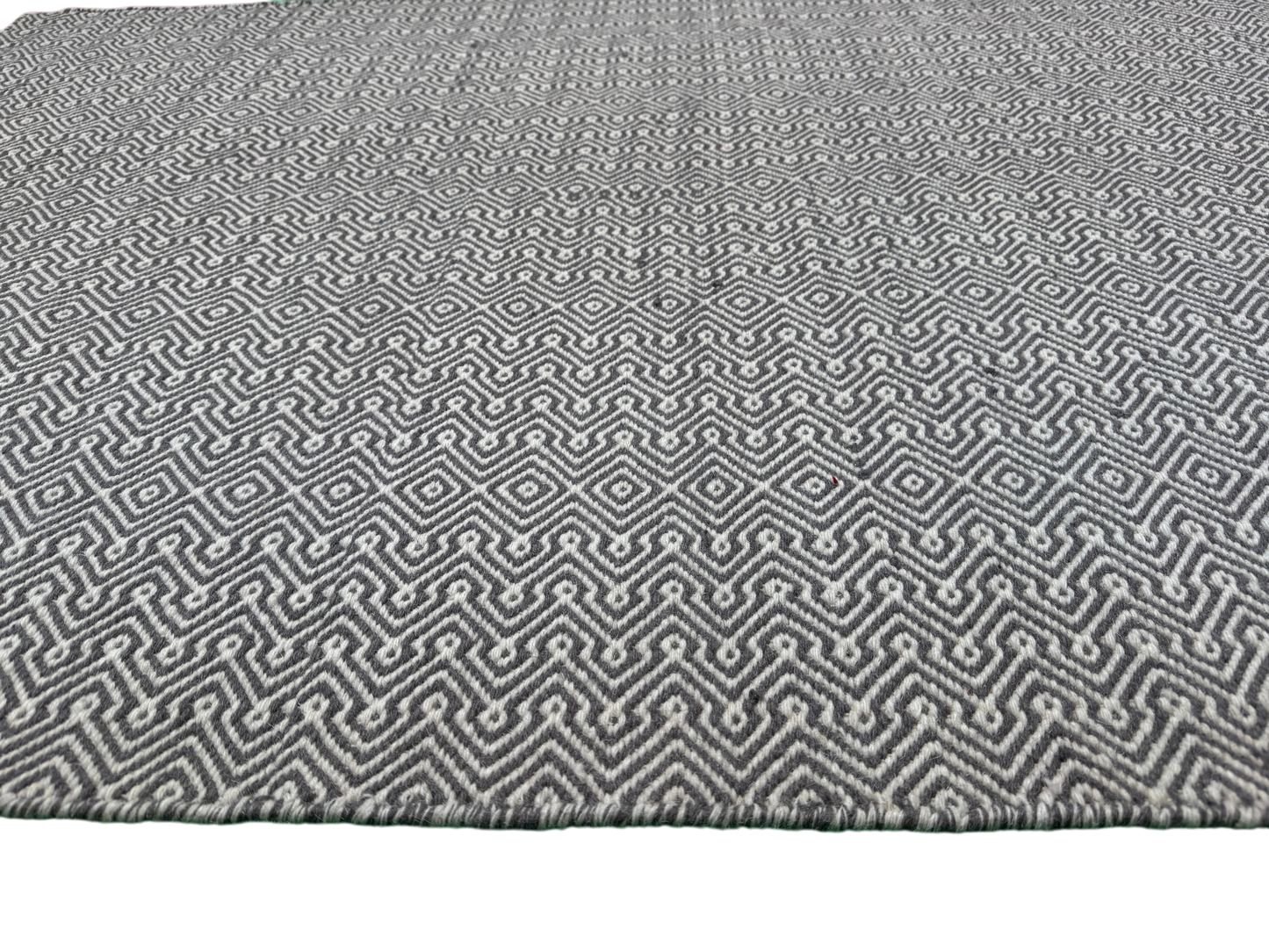 Hand-woven modern Kilim 180x120cm | Rug# 31427