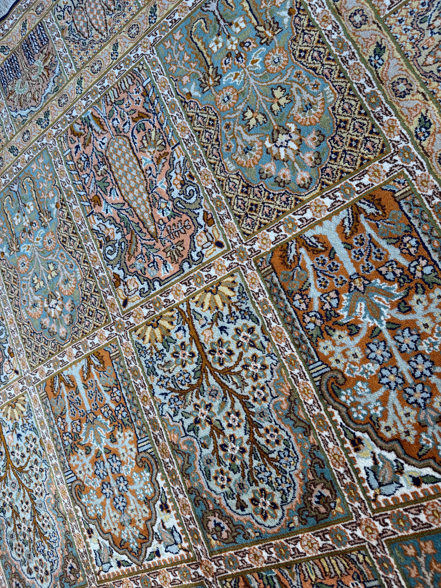 Srinagar silk carpet in 16th century Safavid Garden design 213x155cm | Rug# 31609
