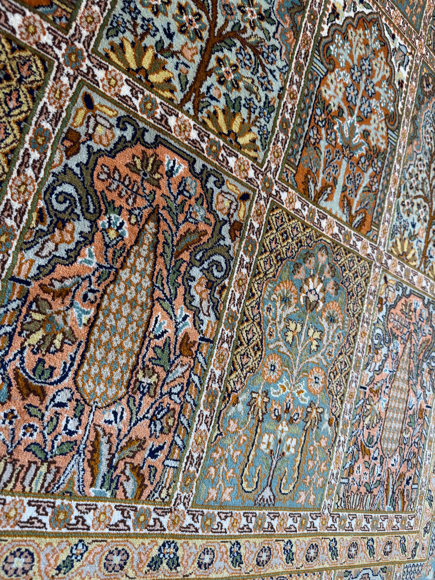 Srinagar silk carpet in 16th century Safavid Garden design 213x155cm | Rug# 31609