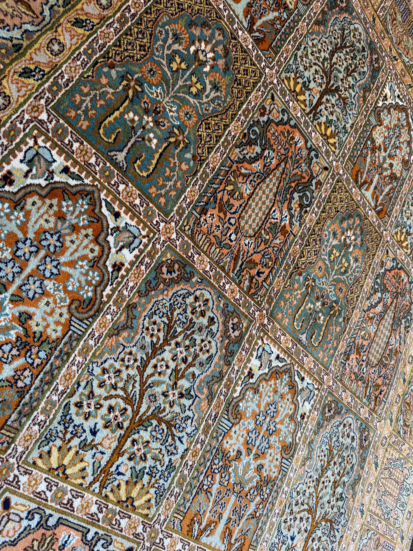 Srinagar silk carpet in 16th century Safavid Garden design 213x155cm | Rug# 31609