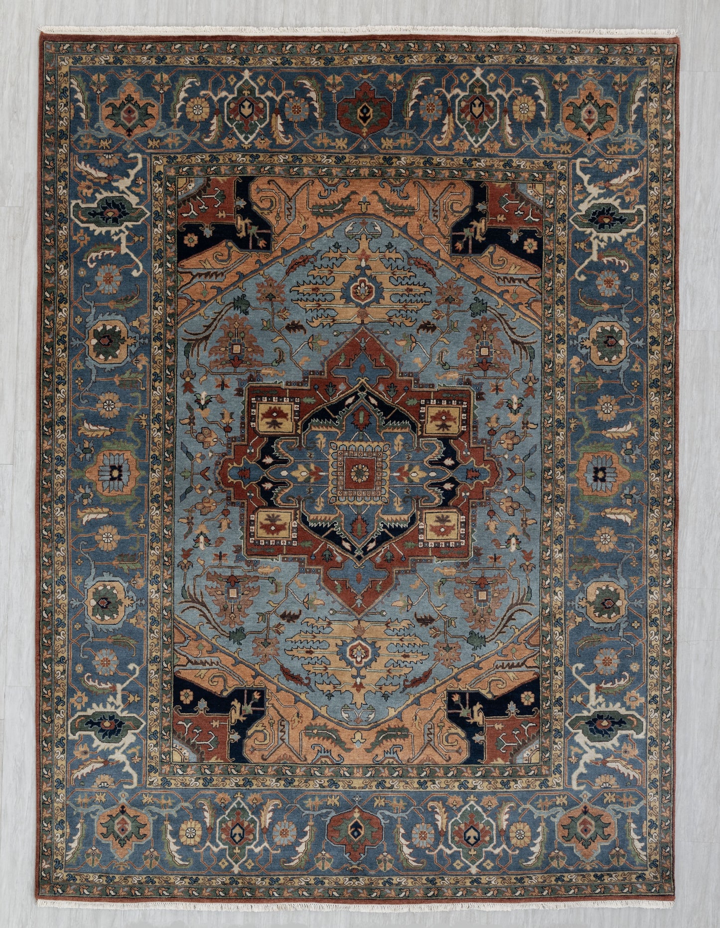 Hand-knotted Sarapi Rug  medallion surrounded  231x310 cm | Rug# 31902
