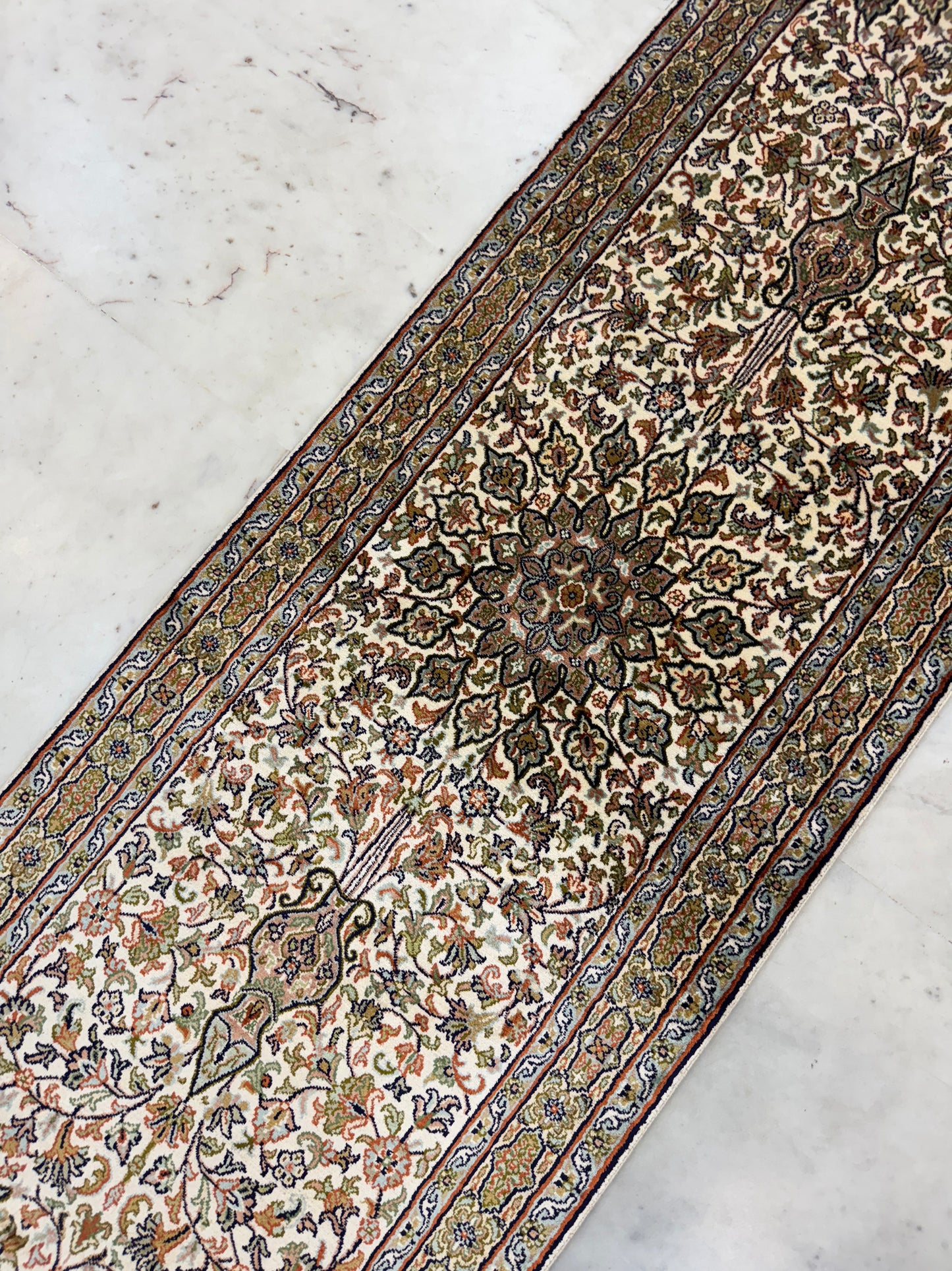 Hand knotted Kashmir pure silk  runner, 190x61cm | Rug# 32034