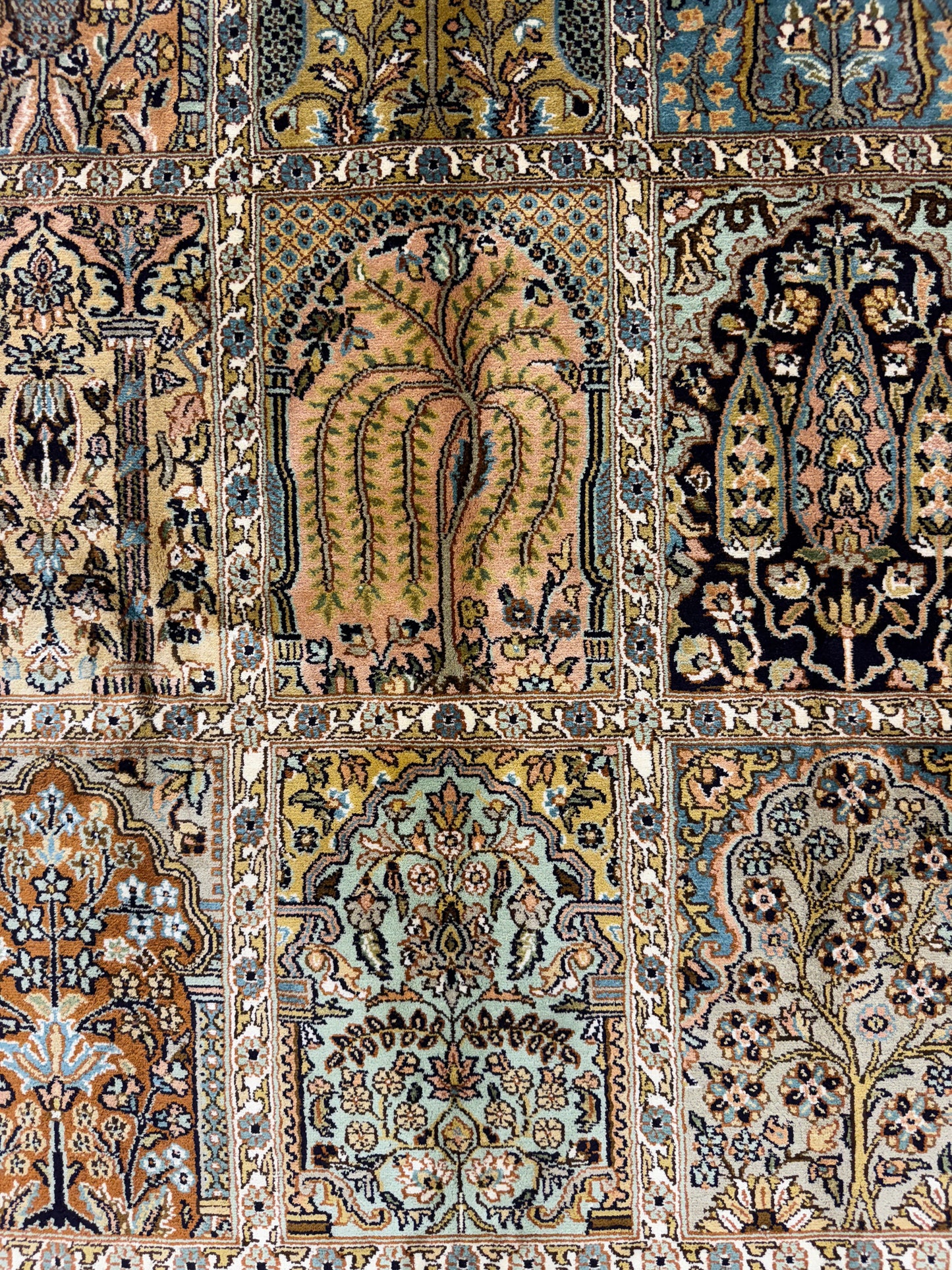 Hand knotted Kashmir pure silk pile, 189x123cm | Rug# 32049