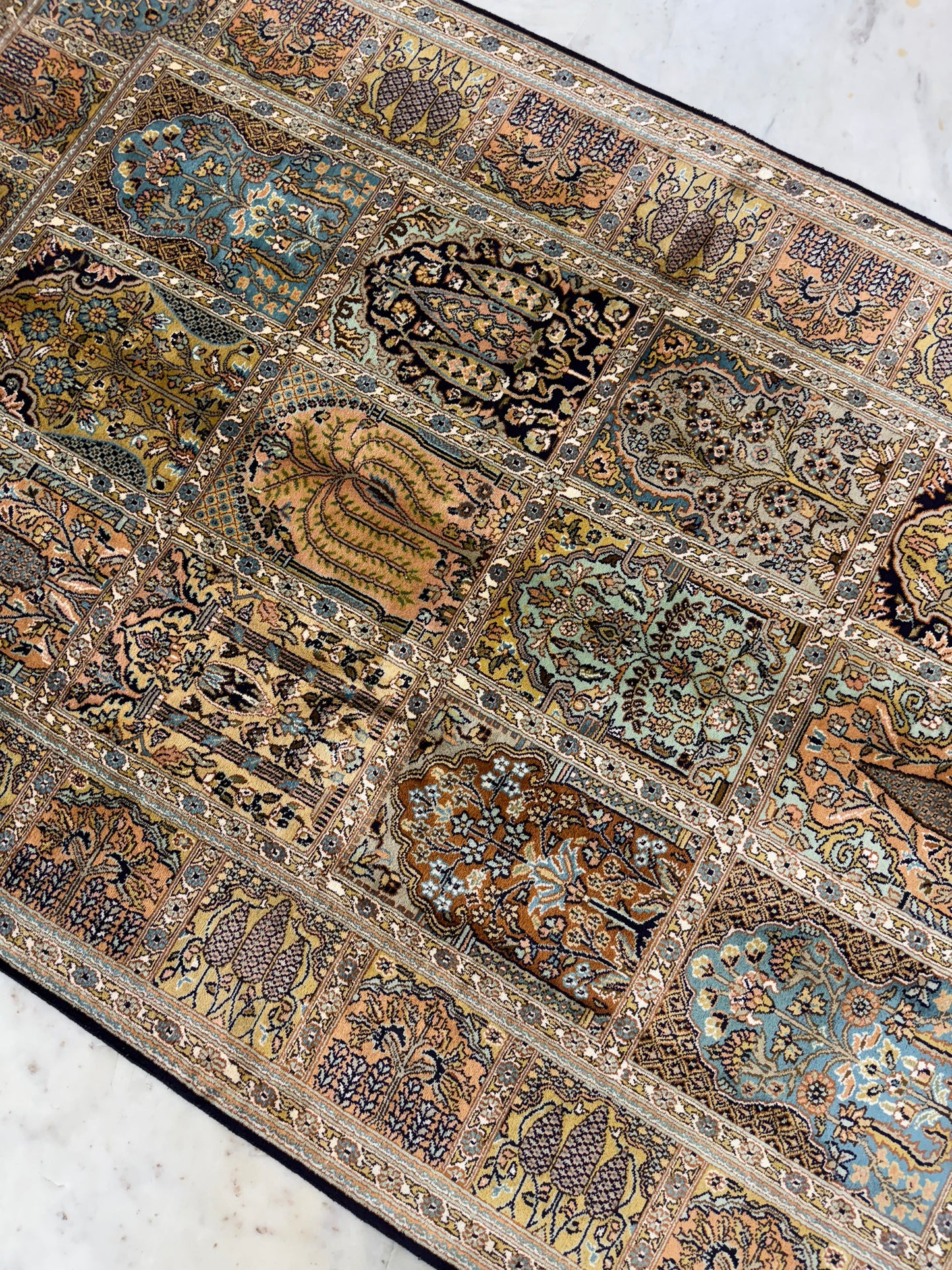 Hand knotted Kashmir pure silk pile, 189x123cm | Rug# 32049