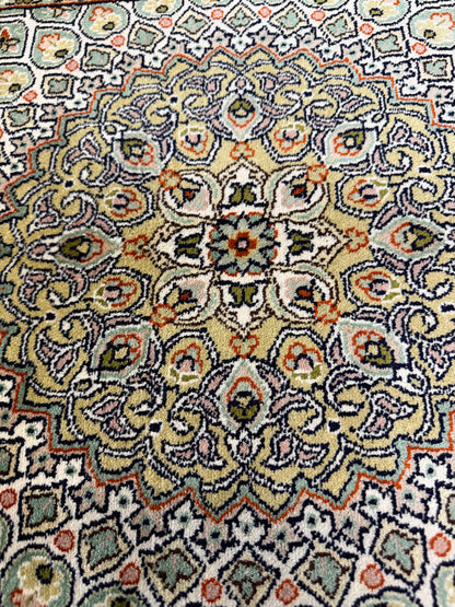Kashmir Silk Floral Medallion Rug 92x60 cm | Rug# 32147