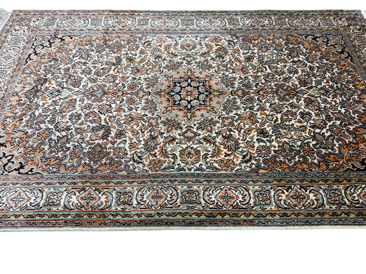 Kashmir Silk Floral Medallion Rug 130x78 cm | Rug# 32155