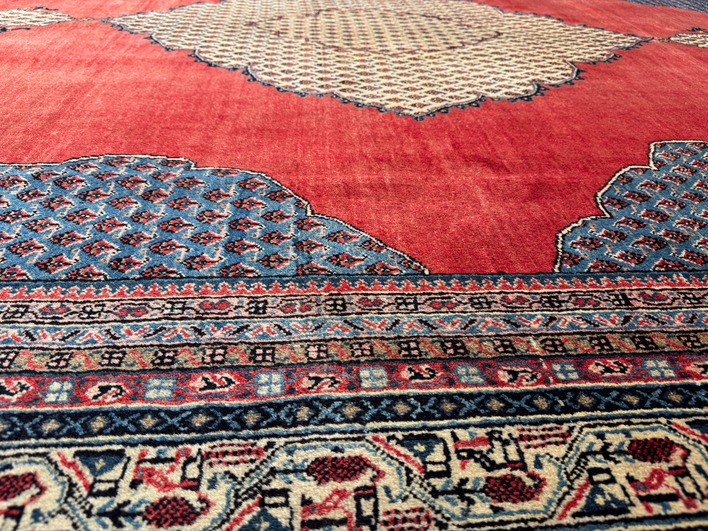 Sarouk Mir, circa 1970  375x285 cm | Rug# 4055
