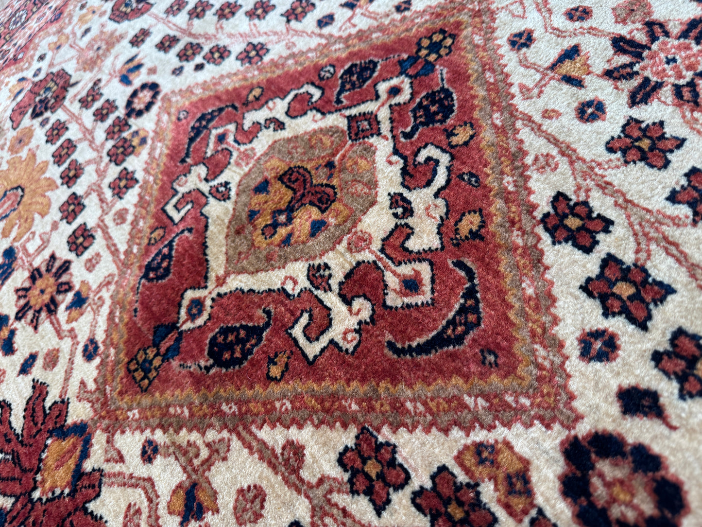 Gardooneh-Mehr Bijar  circa 2000, 204x156 cm | Rug# 422