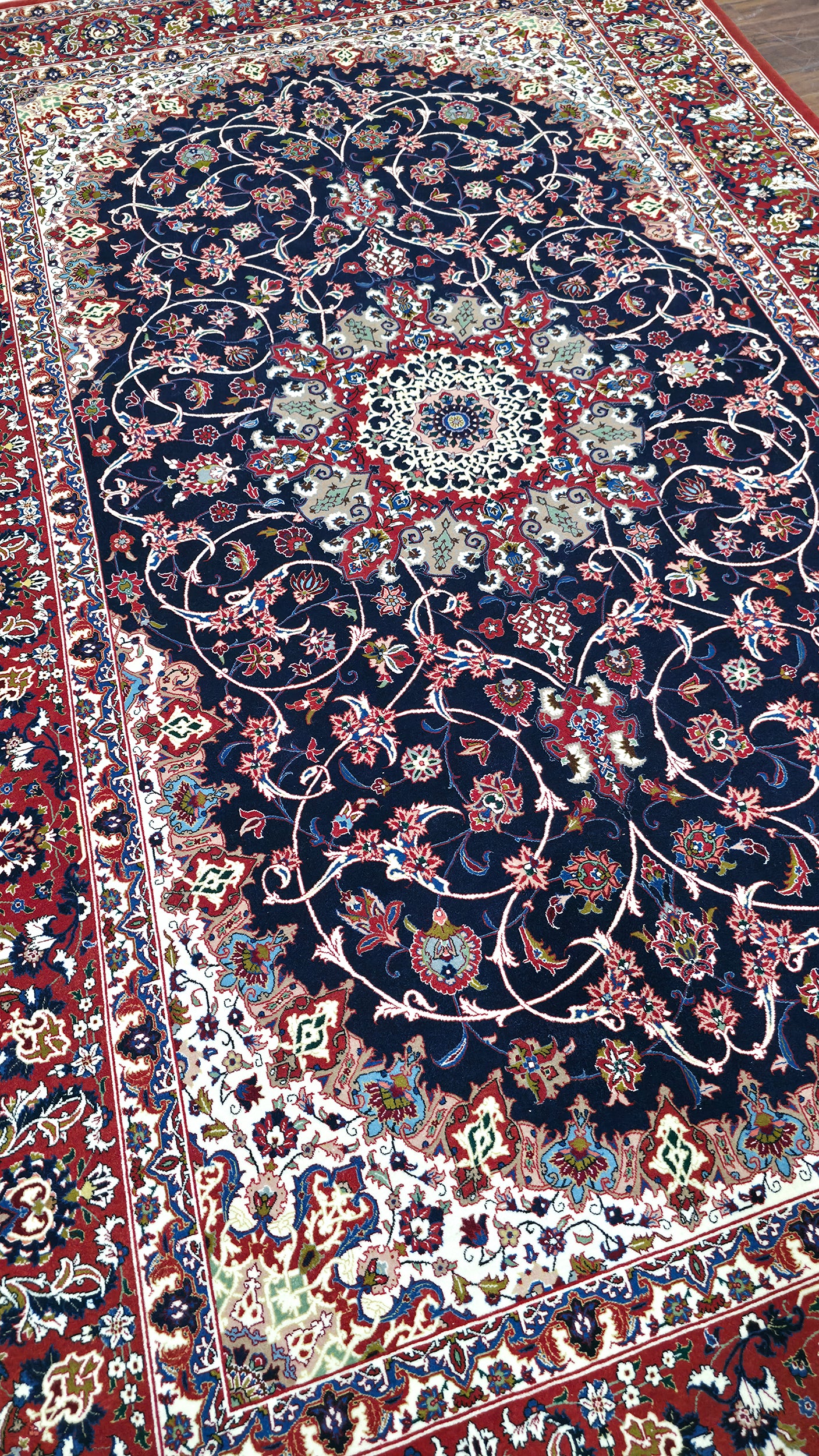 Extremely fine  unique Isfehan, Valizadeh signature  240x151 cm | Rug# 4430