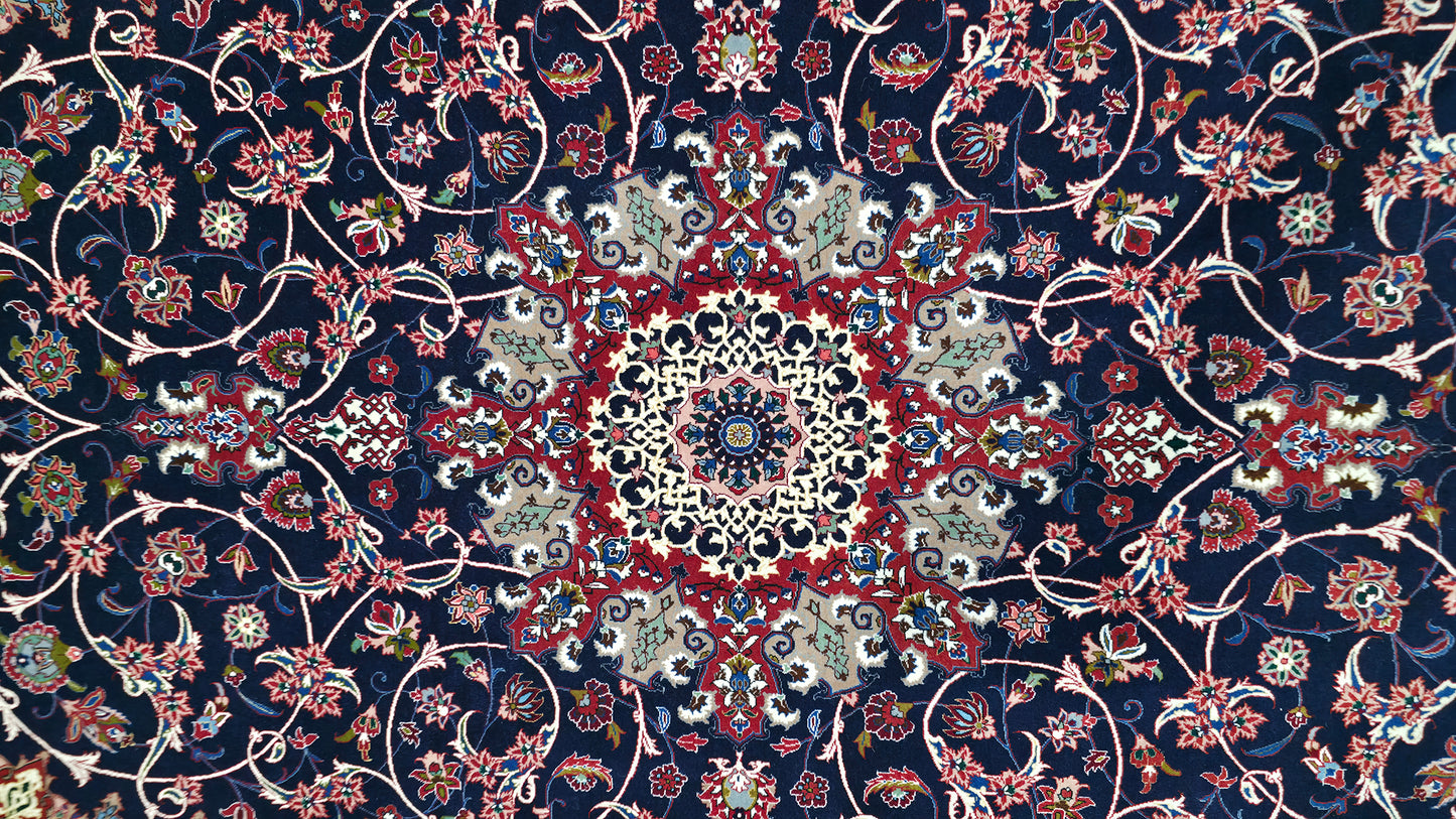 Extremely fine  unique Isfehan, Valizadeh signature  240x151 cm | Rug# 4430