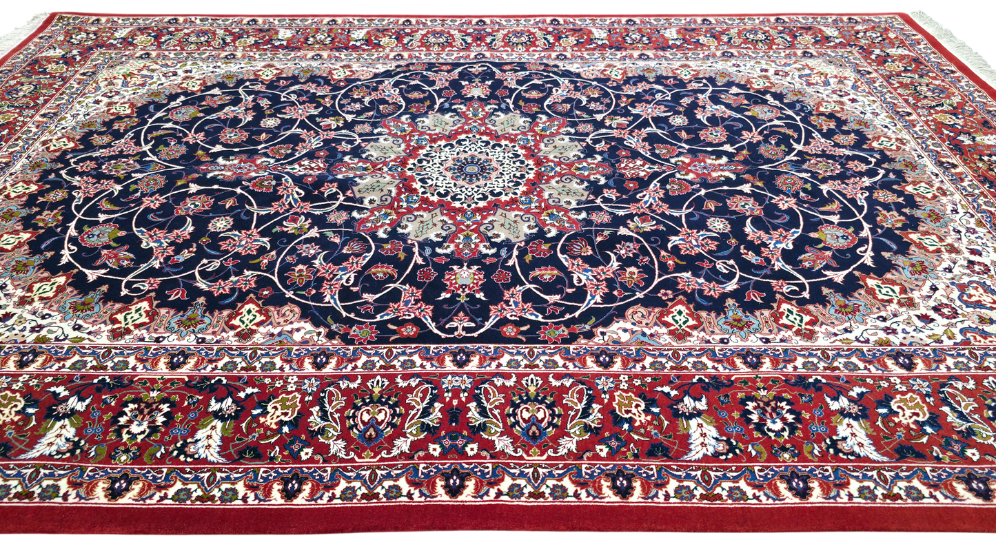 Extremely fine  unique Isfehan, Valizadeh signature  240x151 cm | Rug# 4430
