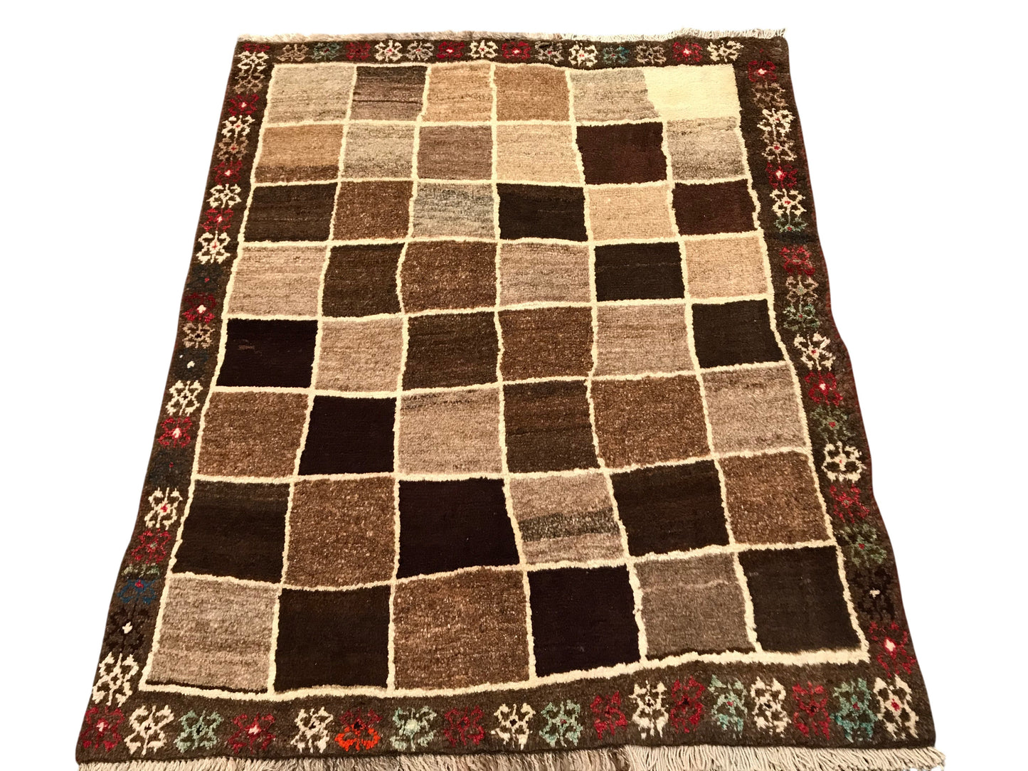 Nomadic Vintage Gabbeh by Qashqai tribe, 135x110cm, | Rug# 6310