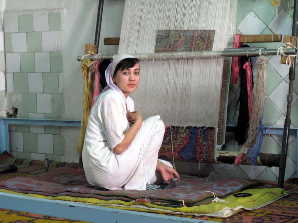 Silk carpet weaver