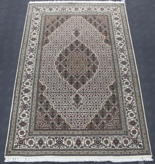 Rug# 31049, Superfine Amritsar in Tabriz mahi dsn, NZ wool pile, silk inly, India, size 186x119 cm
