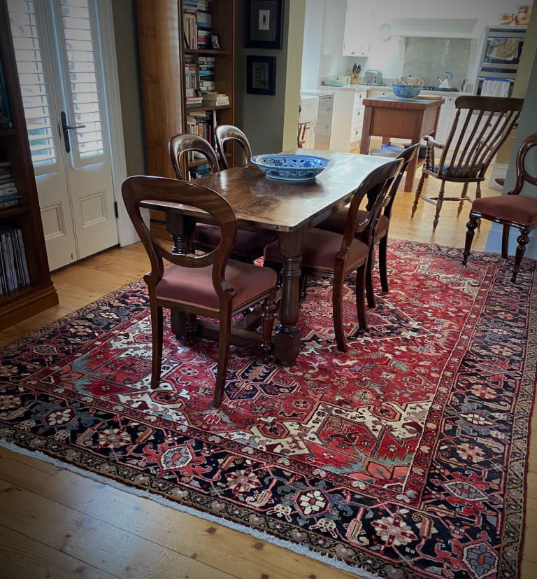Rug placed under the dining table